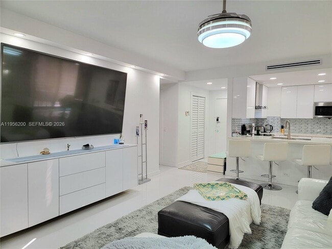 Building Photo - 3505 S Ocean Dr