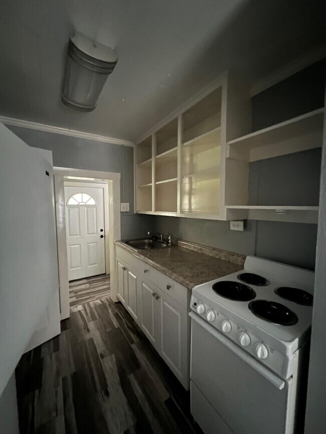 Building Photo - 1316 Aintree Ln