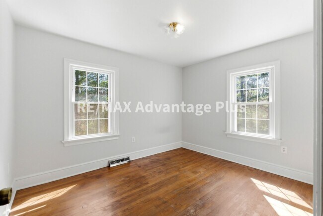 Building Photo - Beautiful brick home with full basement in Prospect