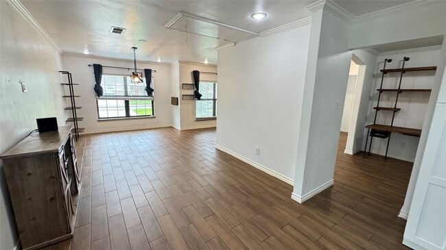 Building Photo - 221 Hyta St