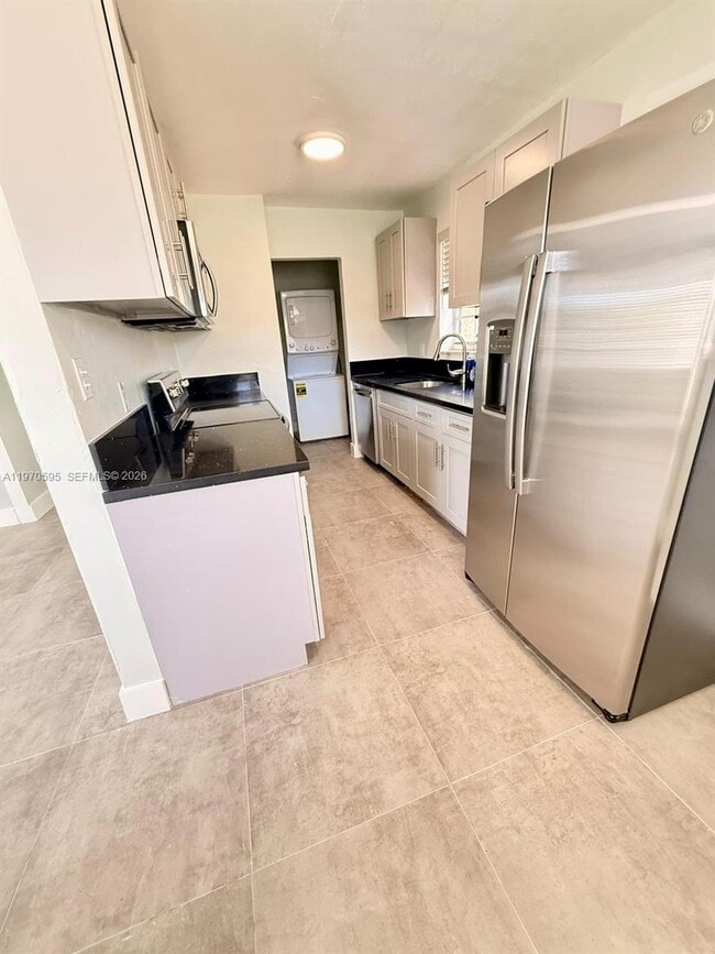 Building Photo - 4021 SW 27th St