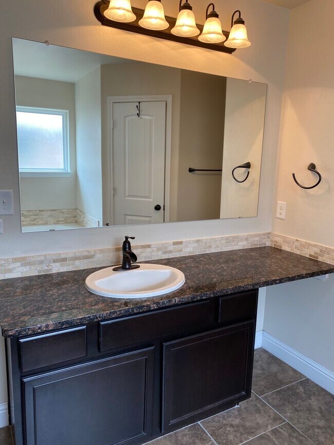 Building Photo - Home in North Park