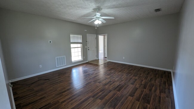 Building Photo - 3 BED 2 BATH located in Elberta