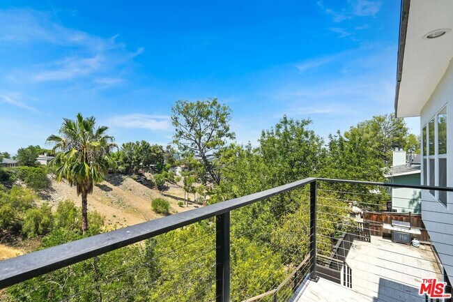 Building Photo - 5128 Llano Dr