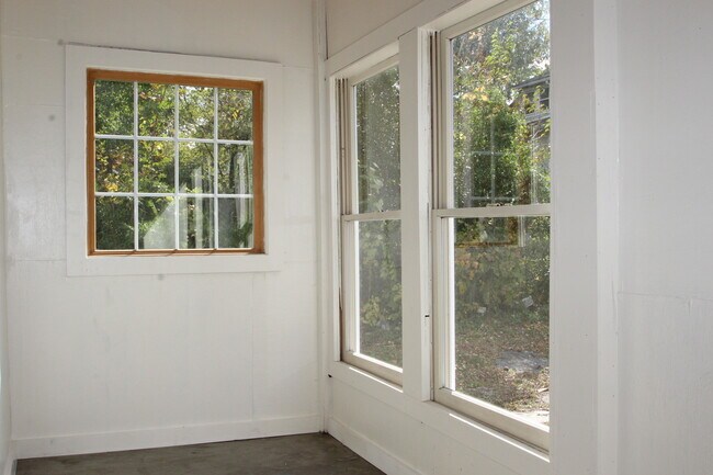 Building Photo - 6907 Belair Rd