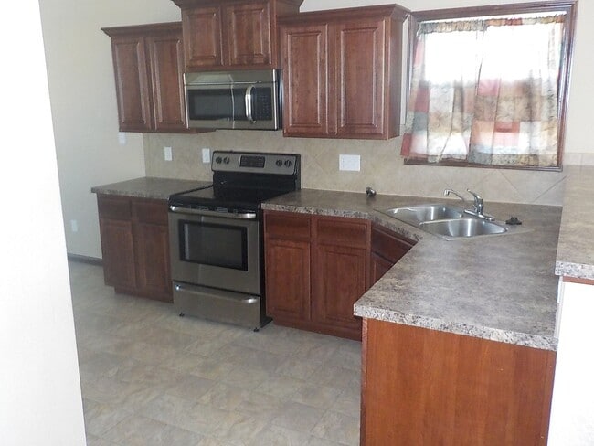 Building Photo - 1509 Hickory Ln