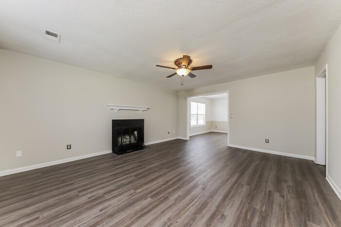Building Photo - 909 Havenridge Dr
