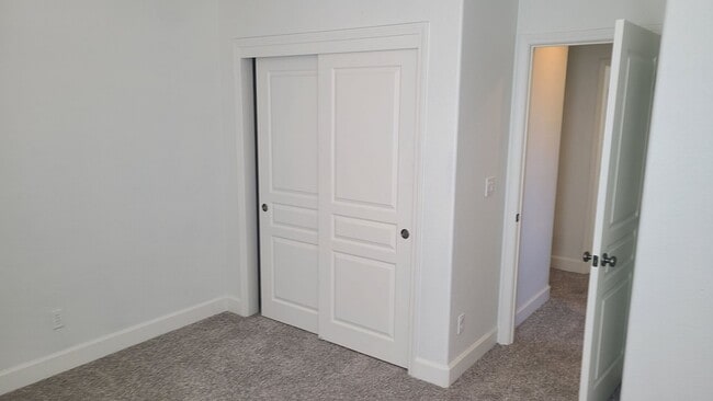 Building Photo - West Roseville, New Paint & Carpet 2 Story...