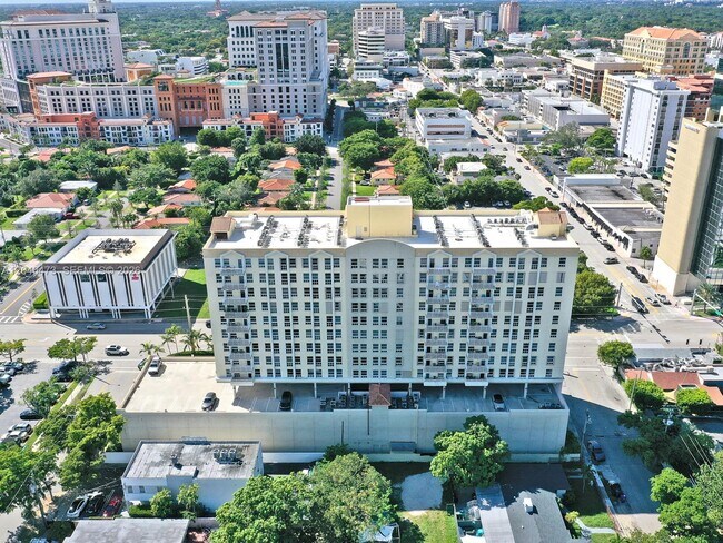 Building Photo - 2351 Douglas Rd