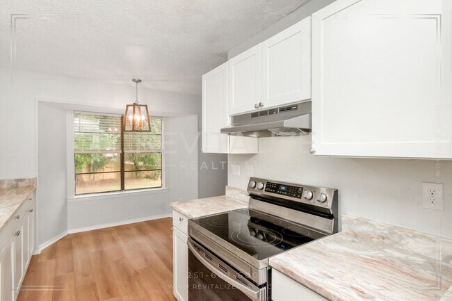 Building Photo - 5728 Post Oak Ct