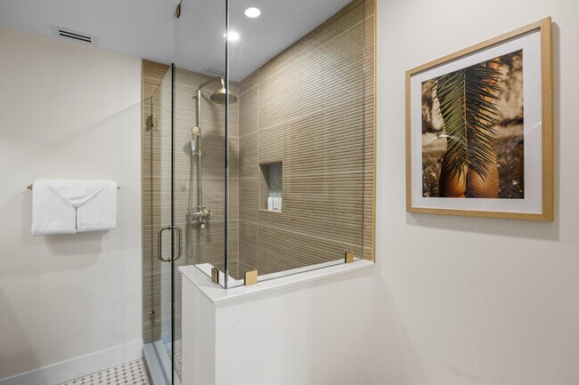 Building Photo - 1096 SW 27th Ave