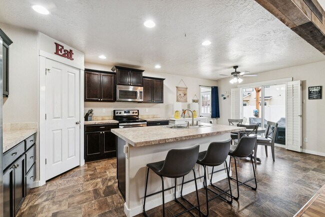 Building Photo - Spacious 4 Bed + Bonus | 3 Bath | 2,760 Sq Ft | Star, Idaho