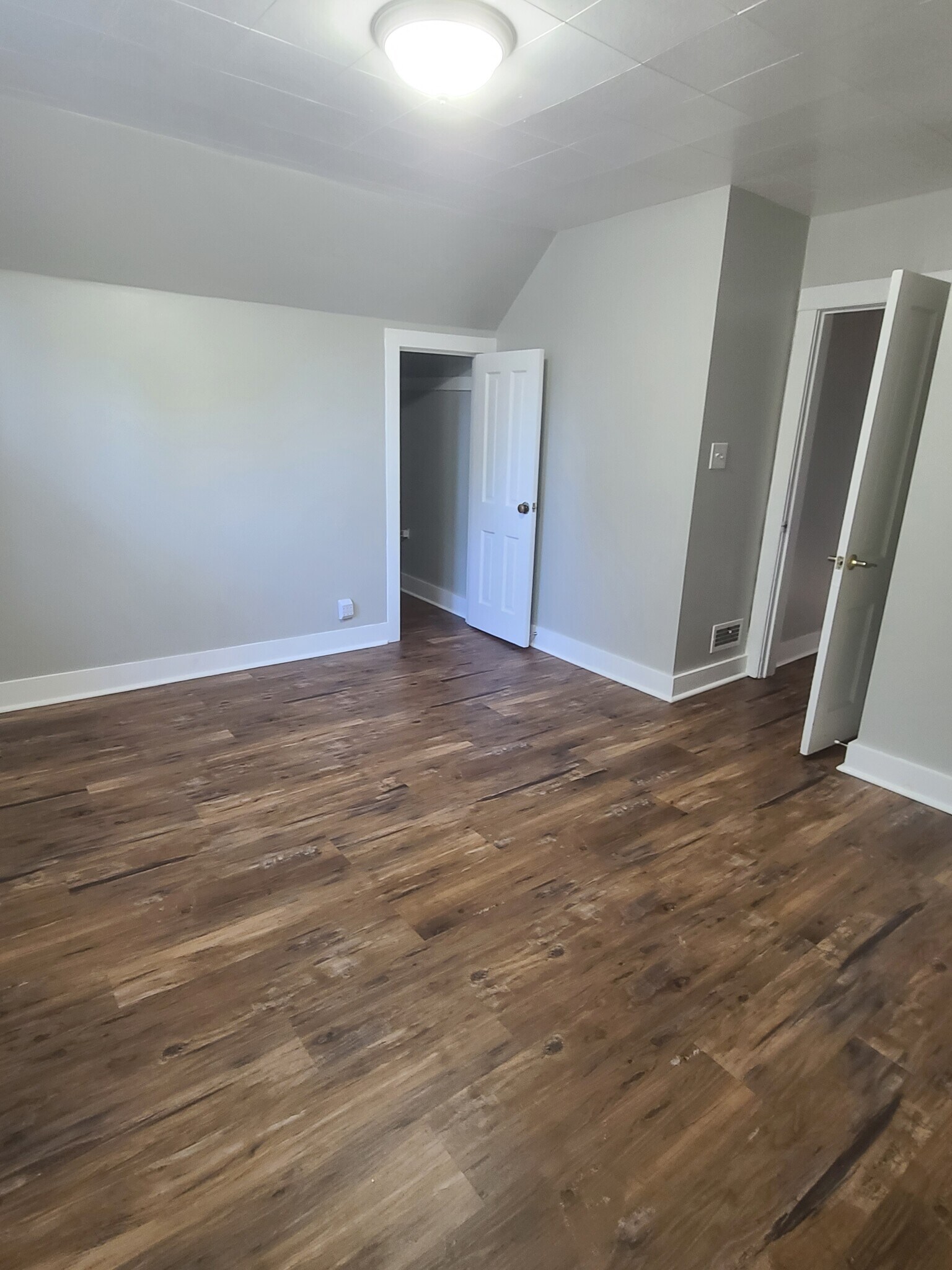 Building Photo - 3981 S Pine Ave