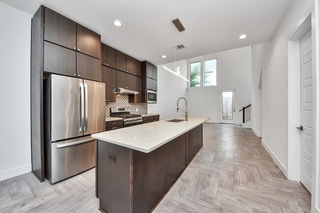 Building Photo - 1703 Cedrocanna Ln