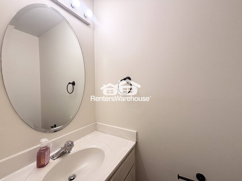 Building Photo - 2861 Schoolhouse Cir