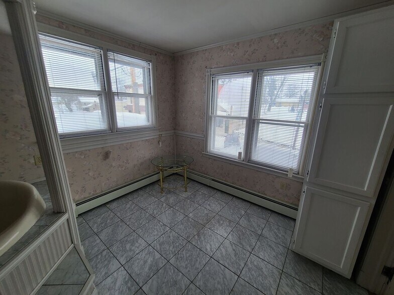 Building Photo - 608 Water St