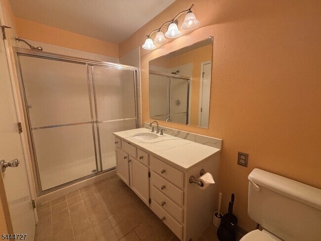 Building Photo - 1 Quail Brook Ct