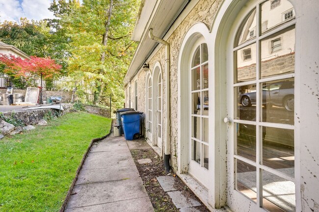 Building Photo - 518 Cortlandt Ave