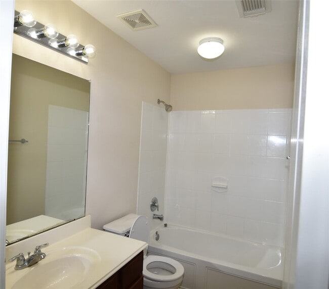 Building Photo - 19439 Suffolk Hollow Ln