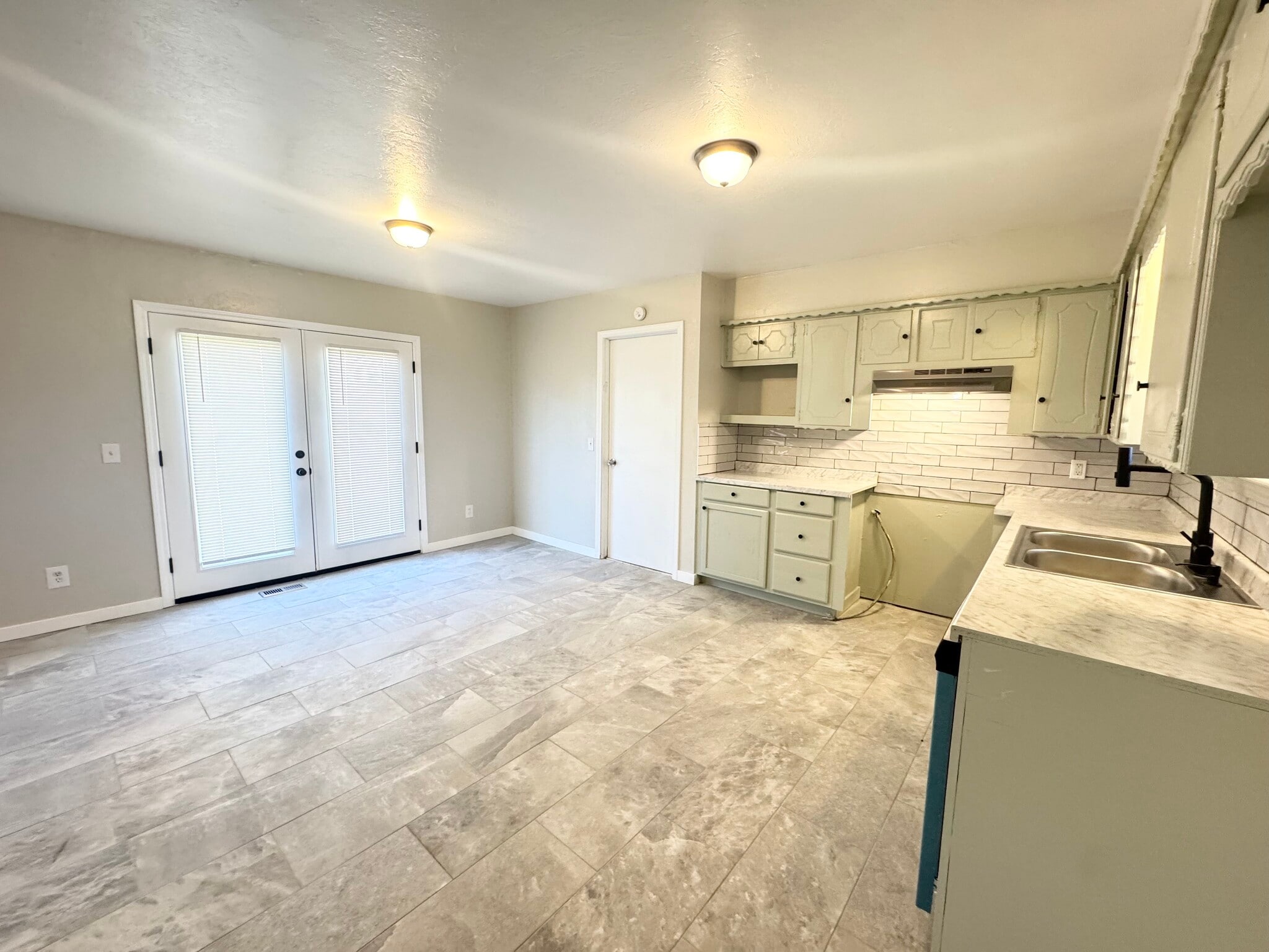 Building Photo - 1321 Beechwood Dr