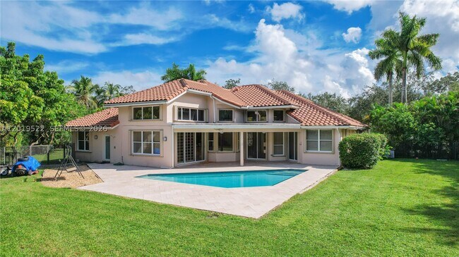 Building Photo - 1256 Manor Dr S
