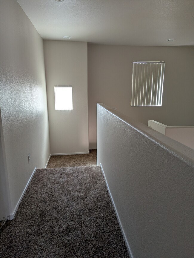 Building Photo - 926 Shades End Ave
