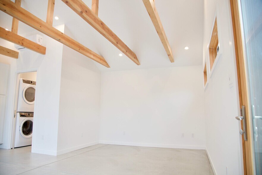 Building Photo - 6521 W 87th St