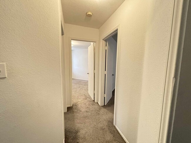 Building Photo - 830 W Colony Dr