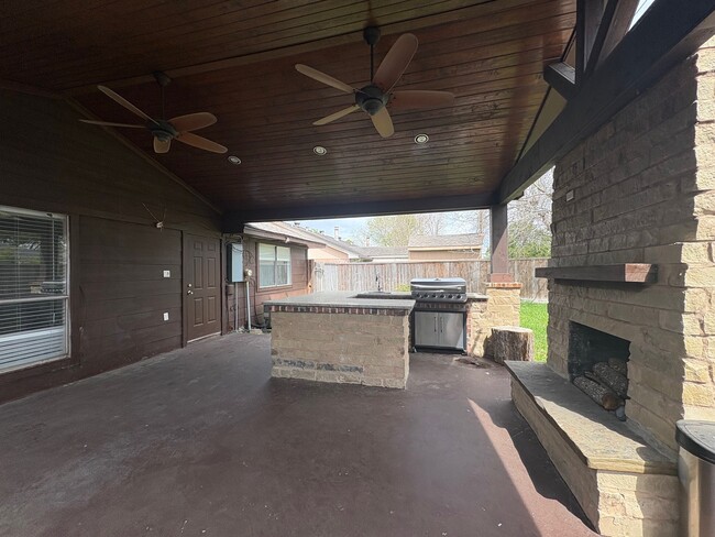 Building Photo - 3723 Westmeadow Dr