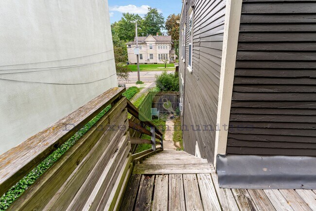 Building Photo - 346-346 Diamond Ave SE