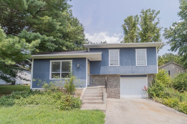 Building Photo - Beautifully Updated 3BR Home w/ Bonus Room, Fenced Yard & Garage