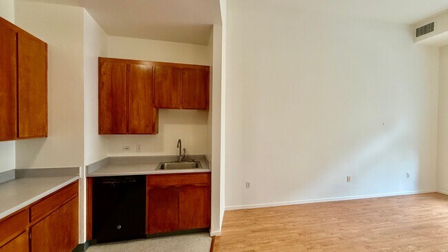 Building Photo - Urban Oasis on Valencia St – 2BR/1BA with ...
