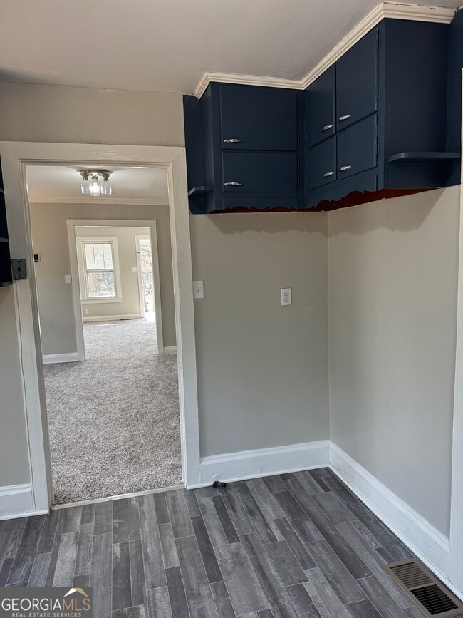 Building Photo - 202 1/2 Pleasant St