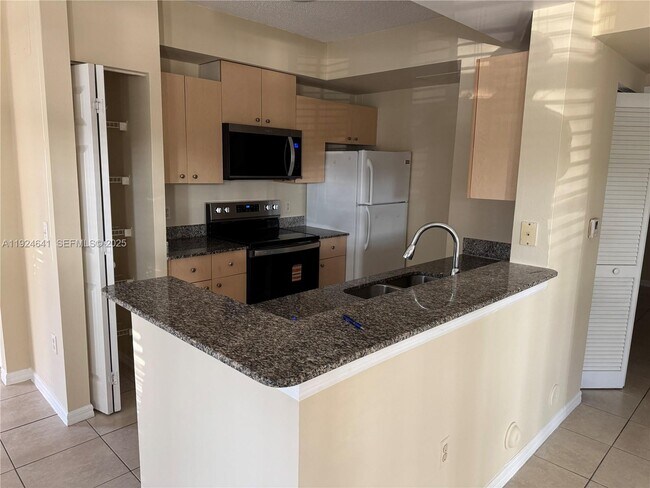 Building Photo - 2442 Centergate Dr