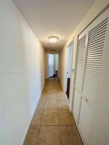 Building Photo - 118 Zamora Ave