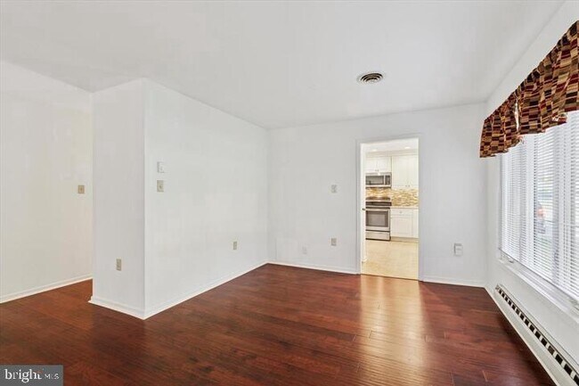 Building Photo - 201 Chandler Dr