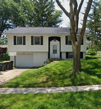 Building Photo - 3 Bedroom 1 Bath Home in Beautiful Iowa City!