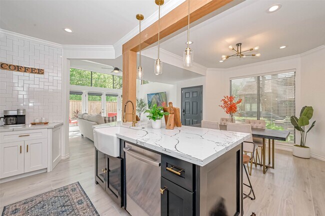 Building Photo - 5613 St Paul St