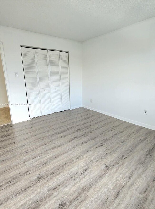 Building Photo - 16565 NE 26th Ave