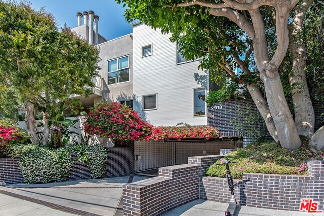 Building Photo - 2913 3rd St