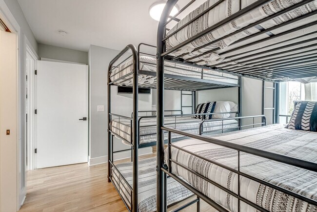 Building Photo - 2807 Delaware Ave