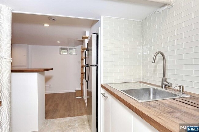 Building Photo - 7-09-9 Campbell Rd