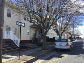 Building Photo - 2 N Austin Ave