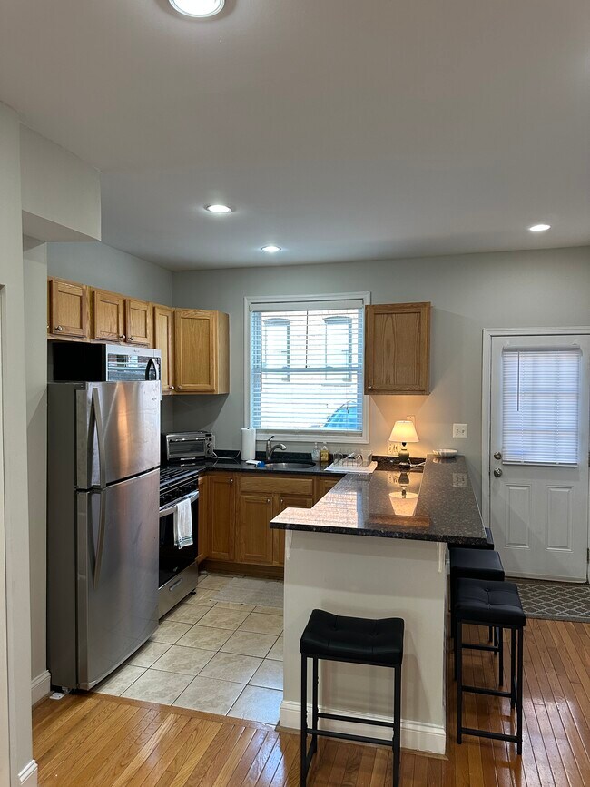 Building Photo - 37 S Ellwood Ave