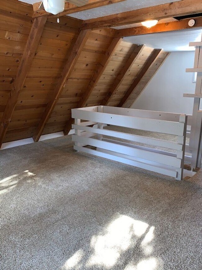 Building Photo - Modern & Bright 2-Bedroom Home in the Hear...