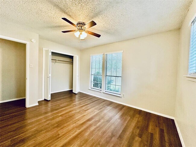 Building Photo - 1504 Sagebrush Dr