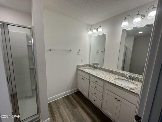 Building Photo - 488 Melrose Wy