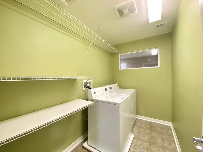 Building Photo - 3621 Vino Biano Ave