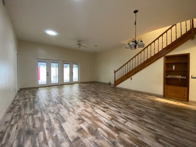 Building Photo - The Oaks of Leesburg