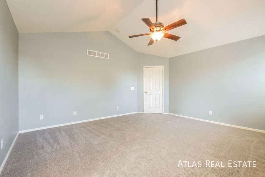 Building Photo - 5541 Spruce Ave